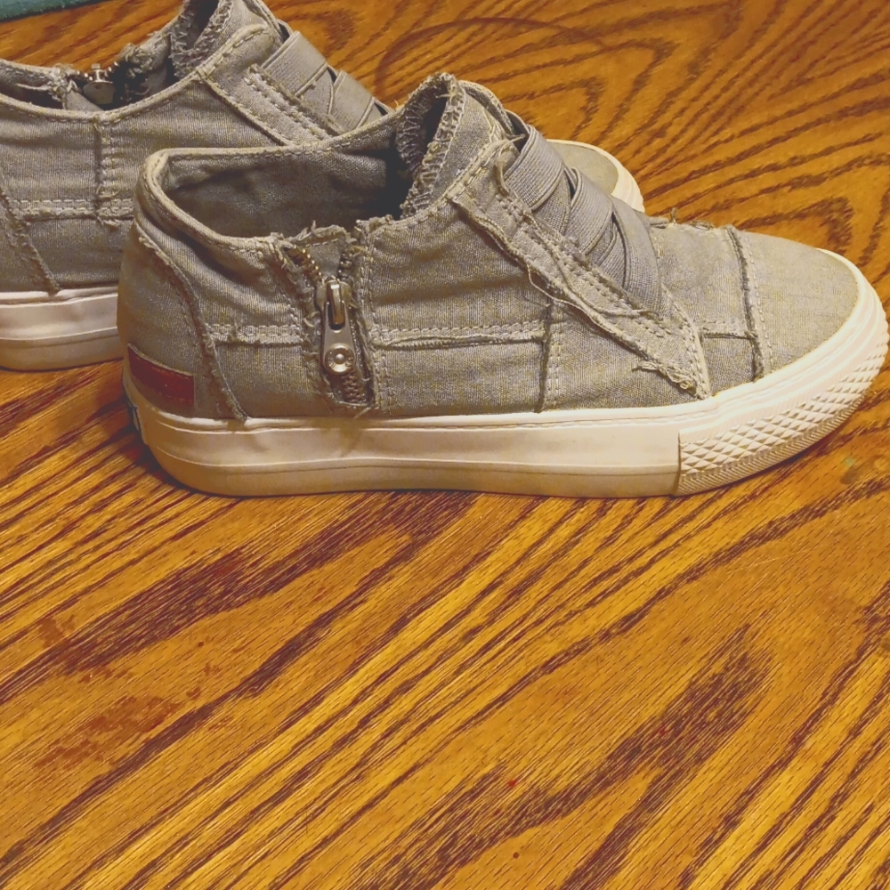 Woman's shoes